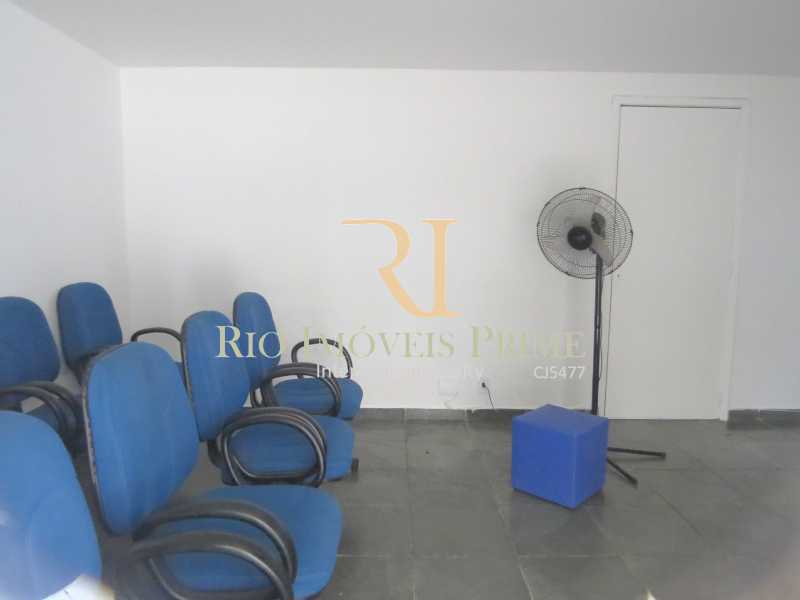 SALA DE VÍDEO - 12