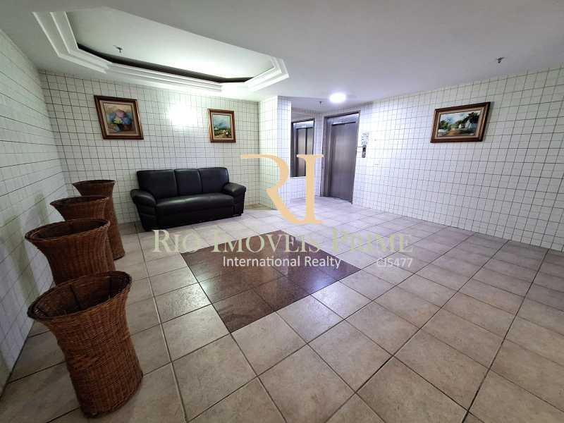 HALL ELEVADORES - 18