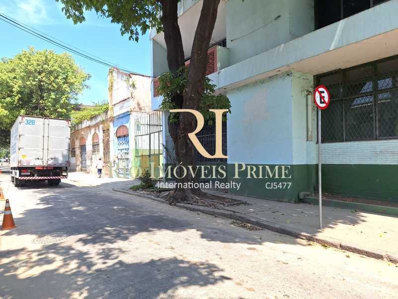 RUA PERMITE MANOBRAS - 3