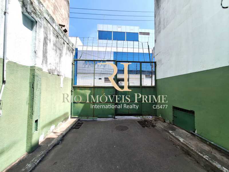 PORTÃO FUNDOS - 4
