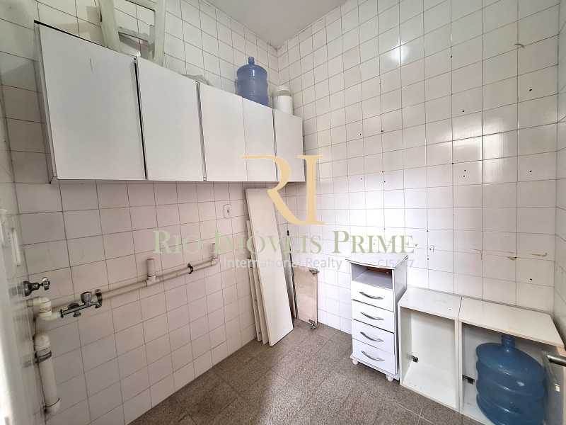 QUARTO DE SERVIÇO - 19