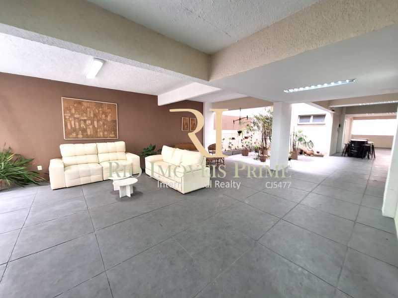 LOUNGE - 25