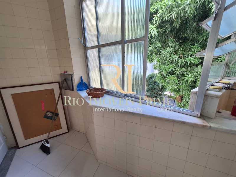 ÁREA DE SERVIÇO - 16