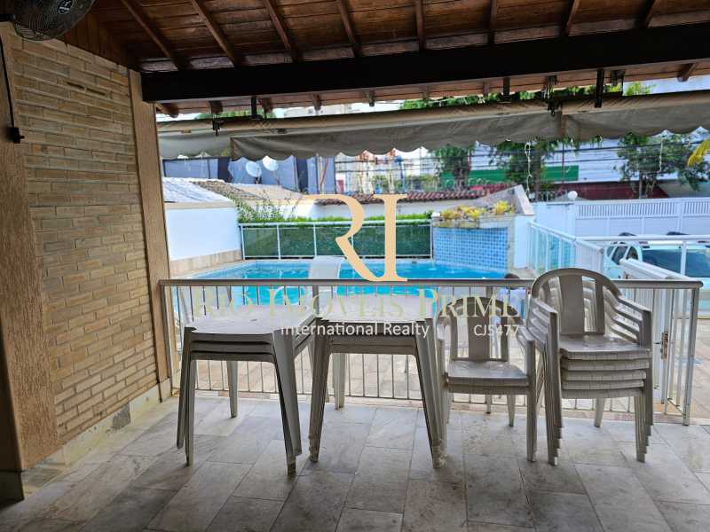 PISCINA CONDOMÍNIO. - 18