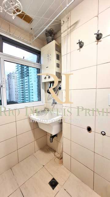 ÁREA DE SERVIÇO - 17