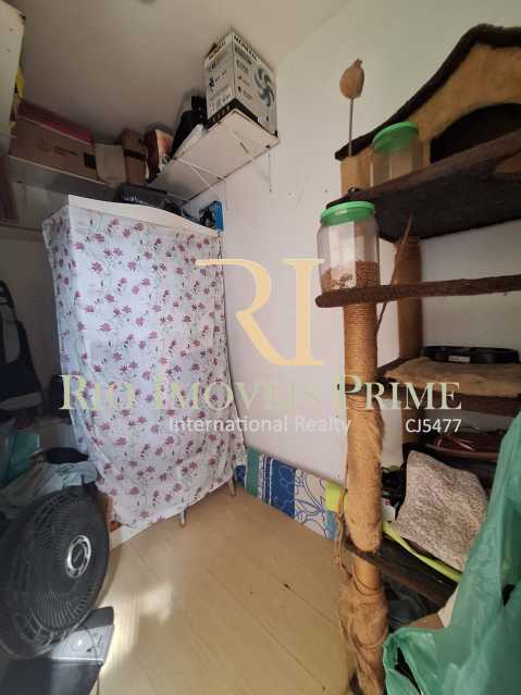 QUARTO DE SERVIÇO. - 13