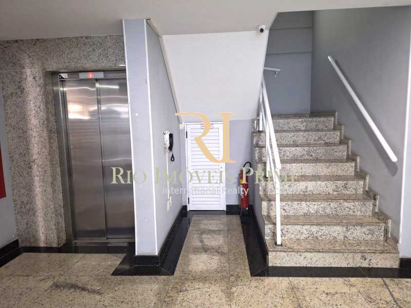 HALL ELEVADOR. - 22