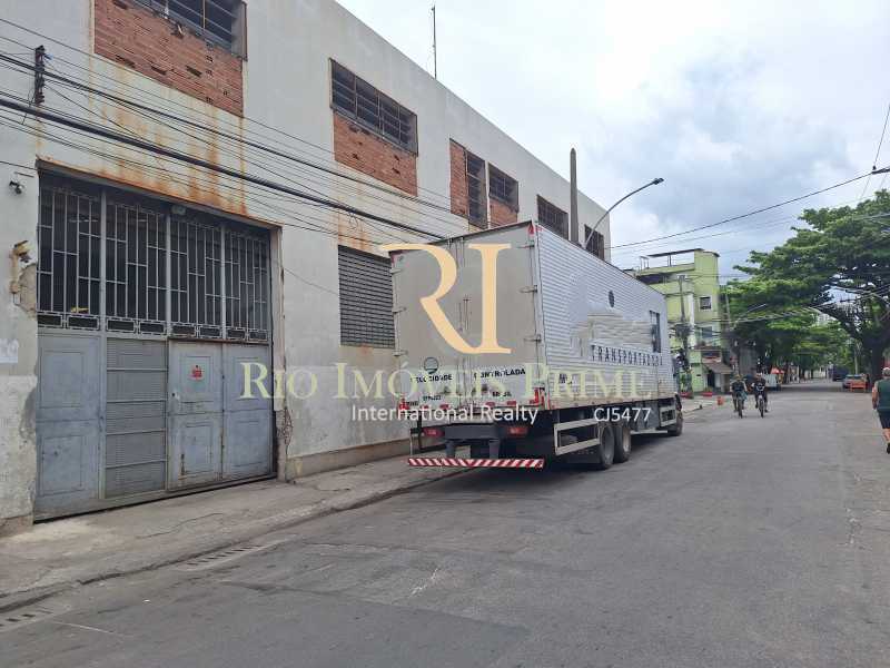PORTÃO FUNDOS - 27