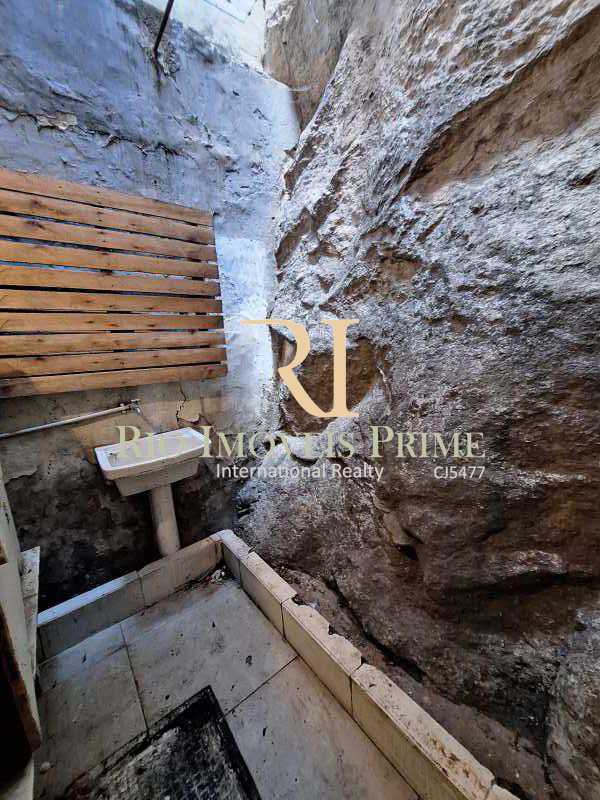 ÁREA EXTERNA-FUNDOS - 8