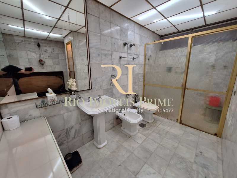 Conheça BANHEIRO SUÍTE MASTER do imóvel - Copacabana, 3 quartos, 2 suítes, vista lateral mar - RPAP30277 - 12 BANHEIRO SUÍTE MASTER - 12