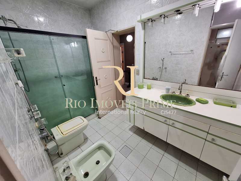 Conheça BANHEIRO SOCIAL do imóvel - Copacabana, 3 quartos, 2 suítes, vista lateral mar - RPAP30277 - 16 BANHEIRO SOCIAL - 16