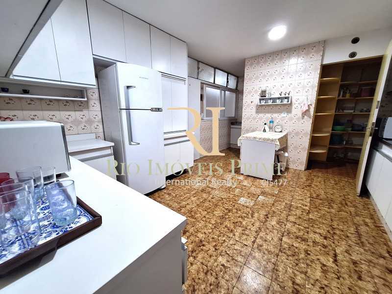 Conheça COZINHA do imóvel - Copacabana, 3 quartos, 2 suítes, vista lateral mar - RPAP30277 - 17 COZINHA - 17
