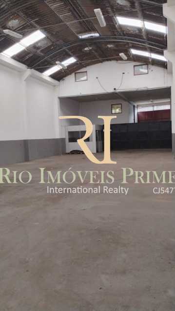 4 PÁTIO COBERTO. - 4