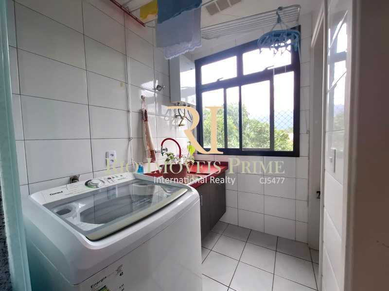 ÁREA DE SERVIÇO. - 18