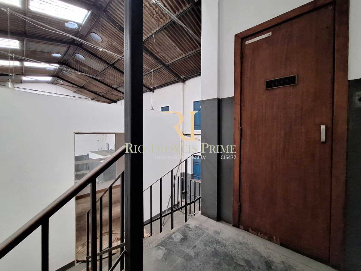 Conheça ELEVADOR - PRÉDIO2 . do imóvel - GALPÃO / SÃO CRISTÓVÃO / 2.321M² - RPGA00040 - 13 ELEVADOR - PRÉDIO2 . - 13