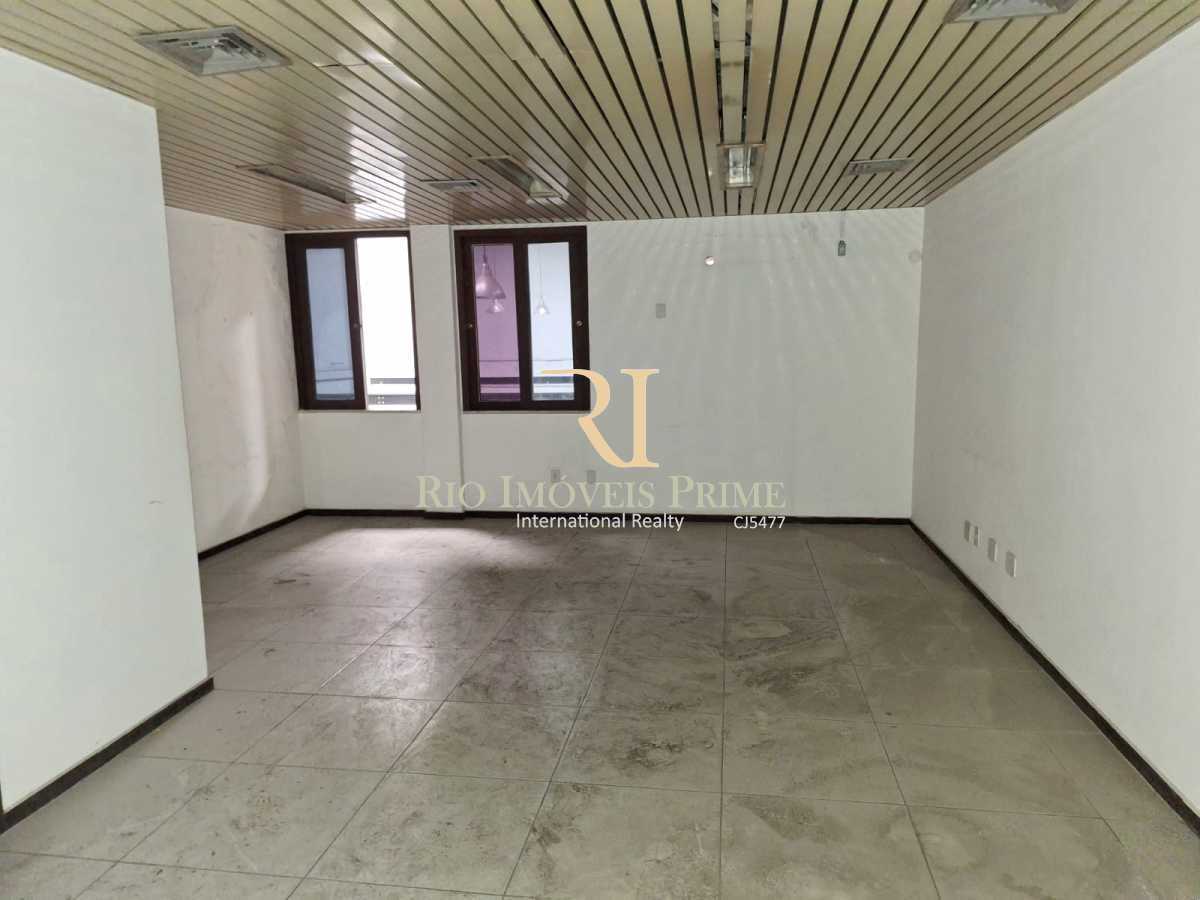 Conheça SALAS. do imóvel - GALPÃO / SÃO CRISTÓVÃO / 2.321M² - RPGA00040 - 14 SALAS. - 14