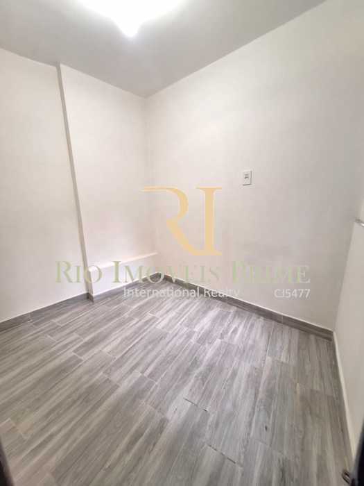 QUARTO DE SERVIÇO. - 13