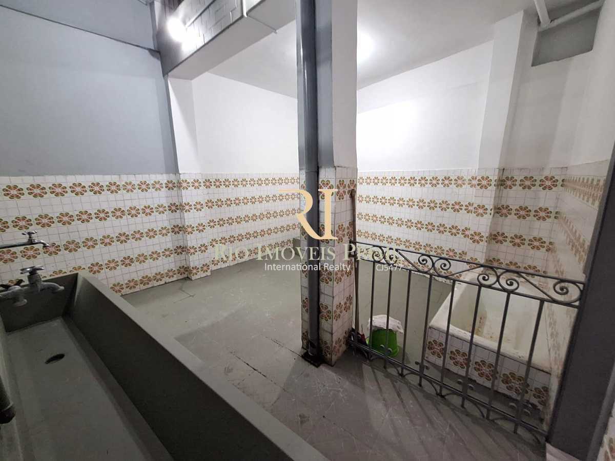 ÁREA DE SERVIÇO. - 25