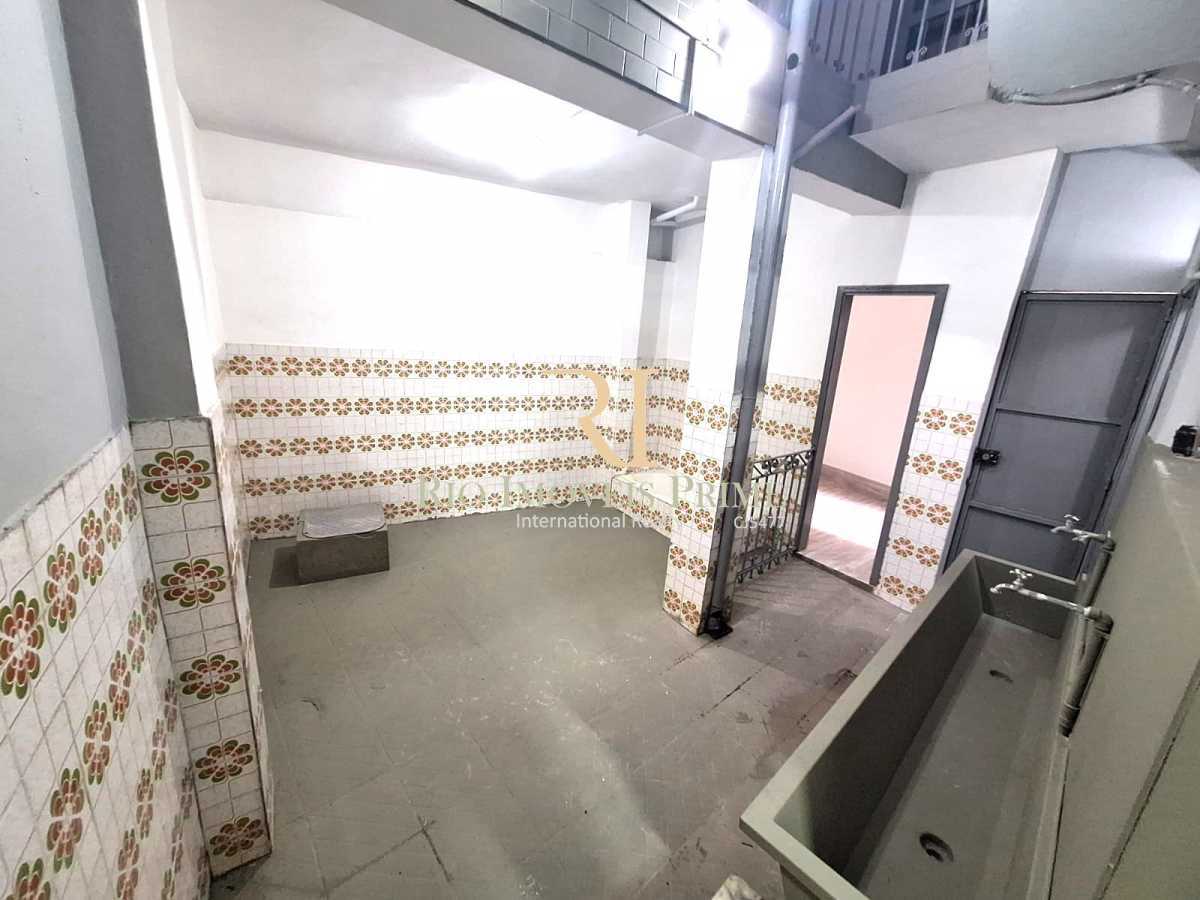 ÁREA DE SERVIÇO. - 26