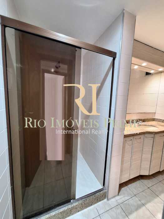 BANHEIRO SOCIAL. - 13