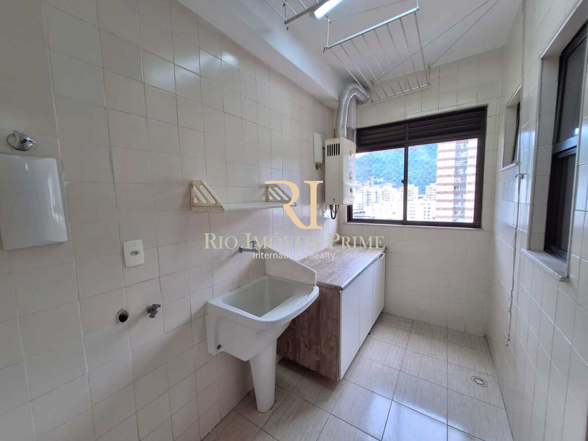 ÁREA DE SERVIÇO. - 18