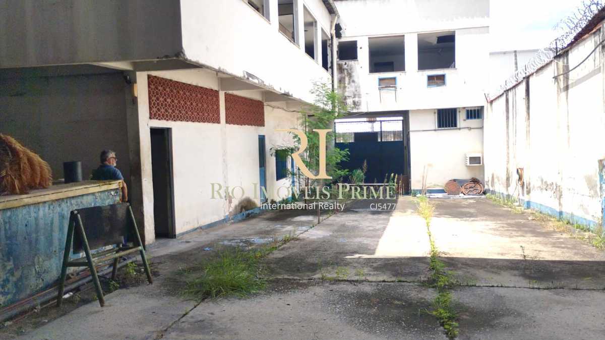 GALPÃO - PÁTIO. - 1