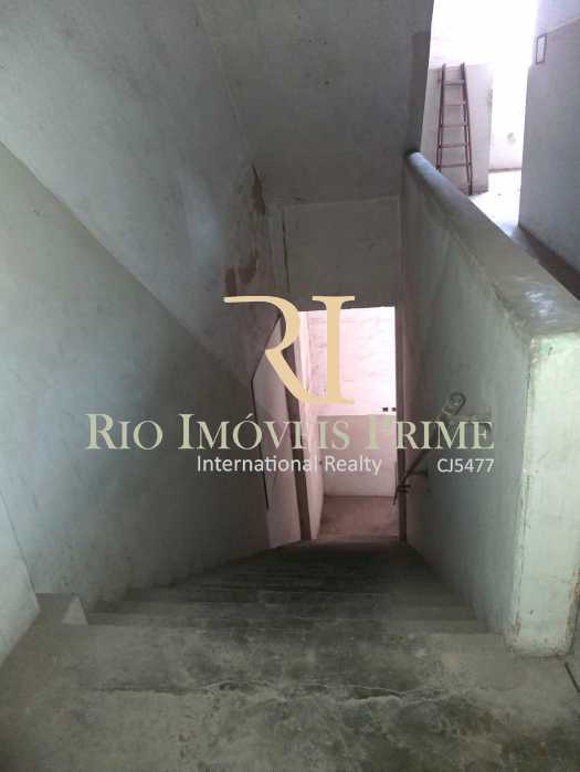 ESCADAS DE ACESSO. - 8