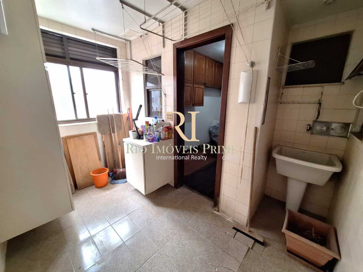 ÁREA DE SERFVIÇO. - 16