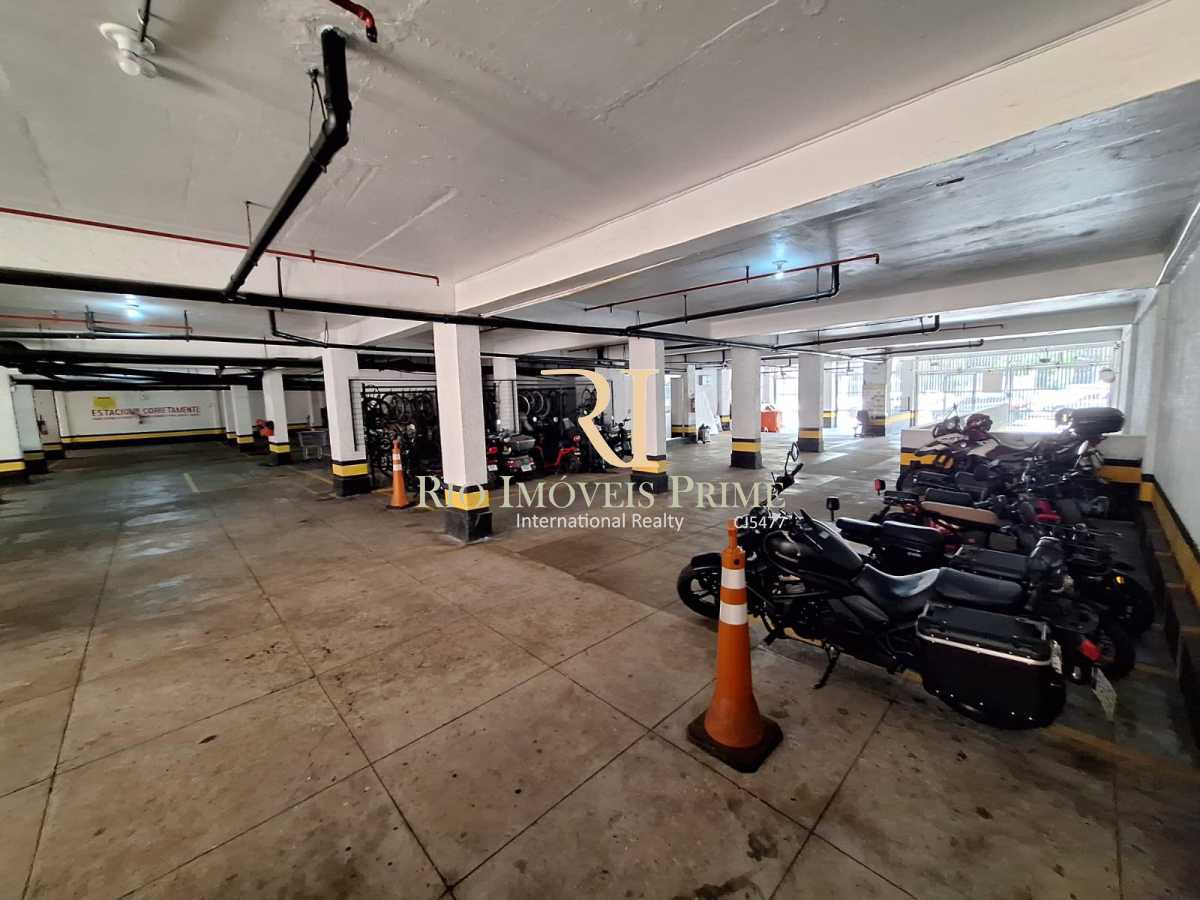 Conheça GARAGEM. do imóvel - Botafogo, 2 quartos, suíte, varanda, vaga, área de lazer - RPAP20398 - 24 GARAGEM. - 24