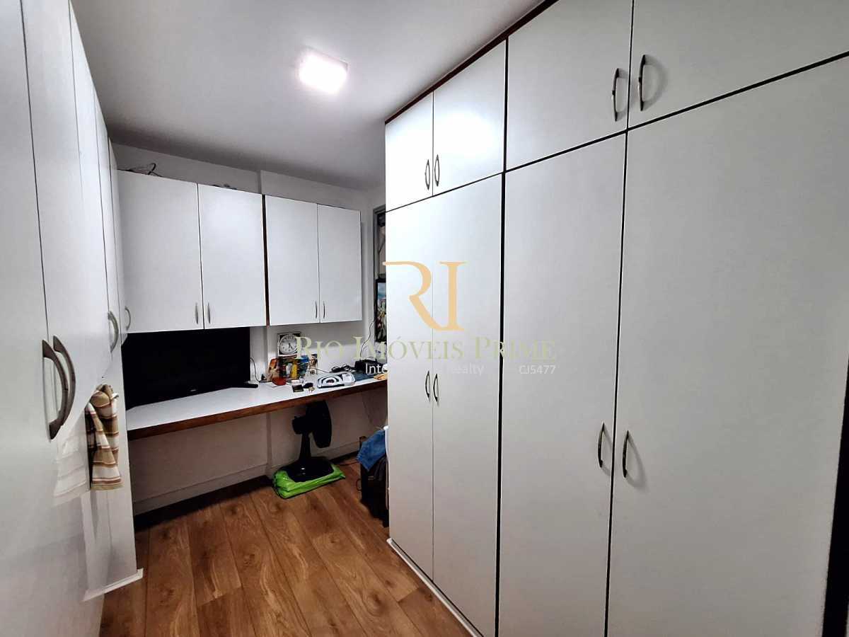 QUARTO DE SERVIÇO. - 17