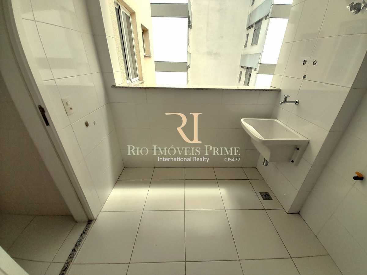 ÁREA DE SEVIÇO - 17