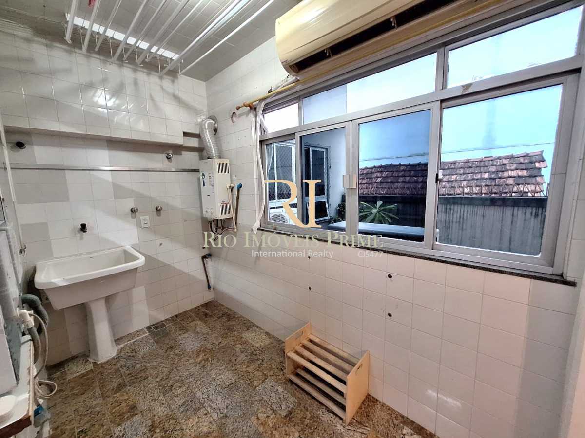 ÁREA DE SERVIÇO. - 19