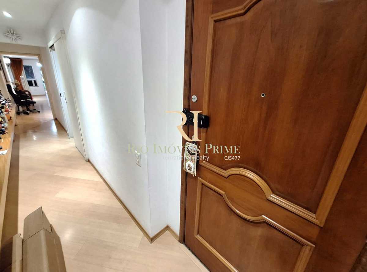 HALL DE ENTRADA. - 23