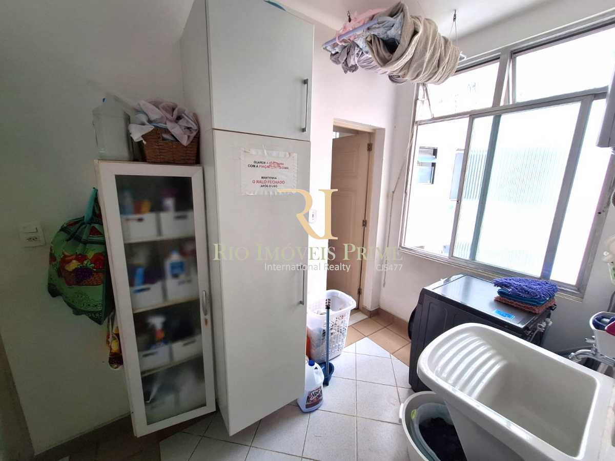 ÁREA DE SERVIÇO. - 21