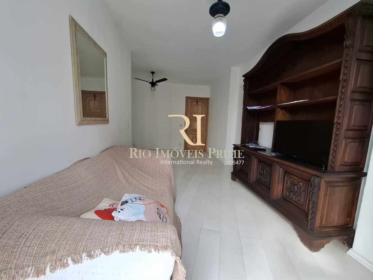 Conheça SALA DE ESTAR do imóvel - Pontões da Barra, 2 quartos, lazer, vaga - RPAP20403 - 6 SALA DE ESTAR - 6