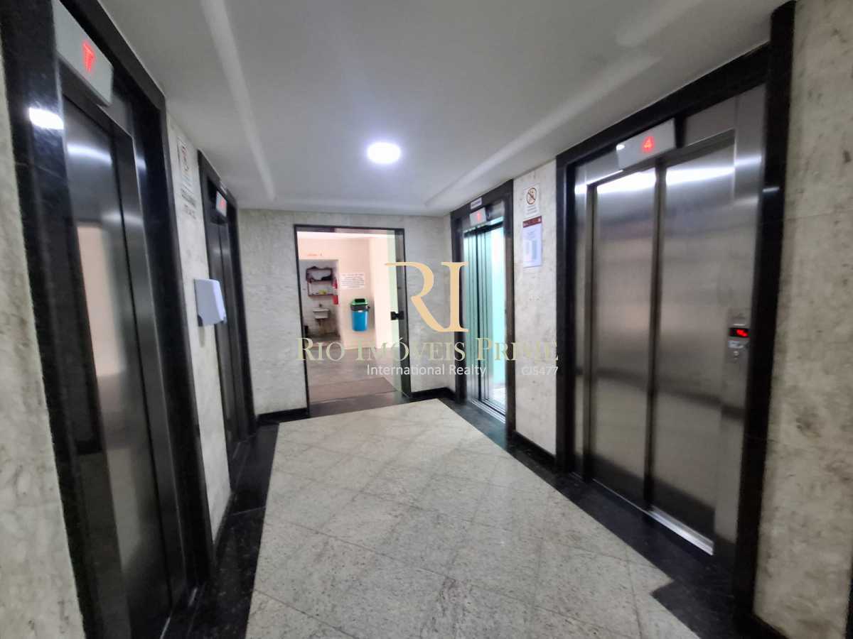 Conheça HALL DE ELEVADORES. do imóvel - Pontões da Barra, 2 quartos, lazer, vaga - RPAP20403 - 27 HALL DE ELEVADORES. - 27