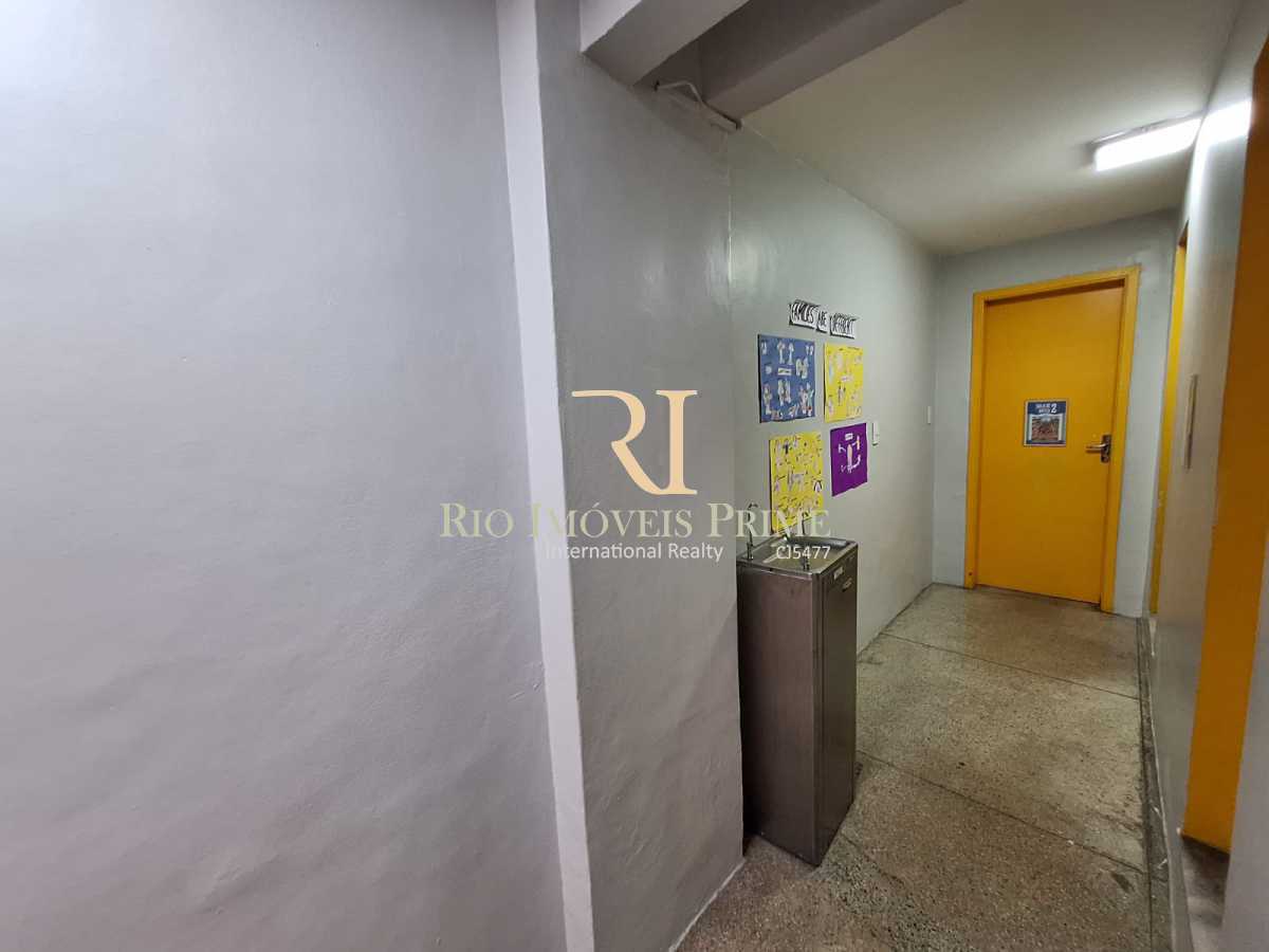 Conheça CIRCULAÇÃO do imóvel - Botafogo / Prédio com 3 pavimentos / reformado - RPPR10001 - 16 CIRCULAÇÃO - 16
