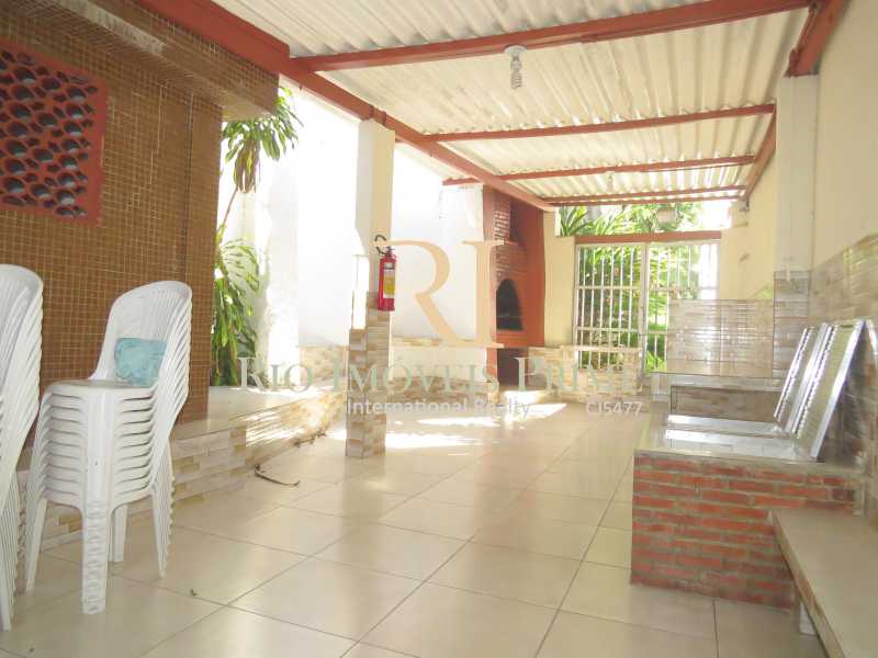 18 ÁREA CHURRASQUEIRA - 18