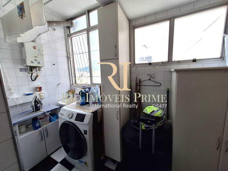 ÁREA DE SERVIÇO. - 13