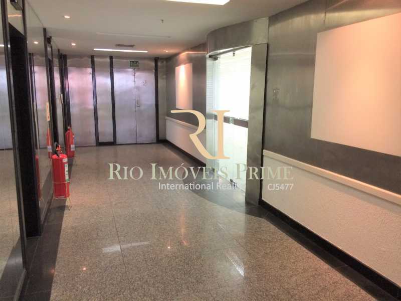 HALL DOS ELEVADORES - 14