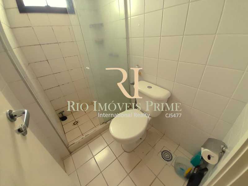 Conheça BANHEIRO do imóvel - Flat para alugar Rua das Laranjeiras, Laranjeiras, Rio de Janeiro - R$ 3.300 - RPFL10091 - 16 BANHEIRO - 16