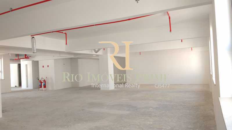 SALA C - 11