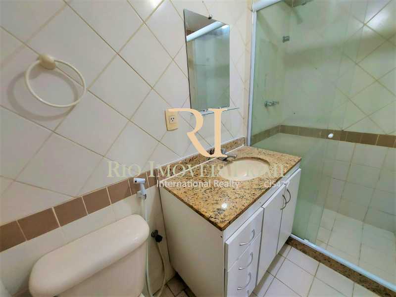 Conheça BANHEIRO SOCIAL. do imóvel - Apartamento para alugar Rua Pereira de Almeida, Praça da Bandeira, Rio de Janeiro - R$ 2.700 - RPAP20247 - 13 BANHEIRO SOCIAL. - 13