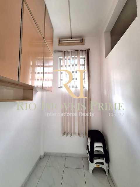QUARTO DE SERVIÇO. - 17