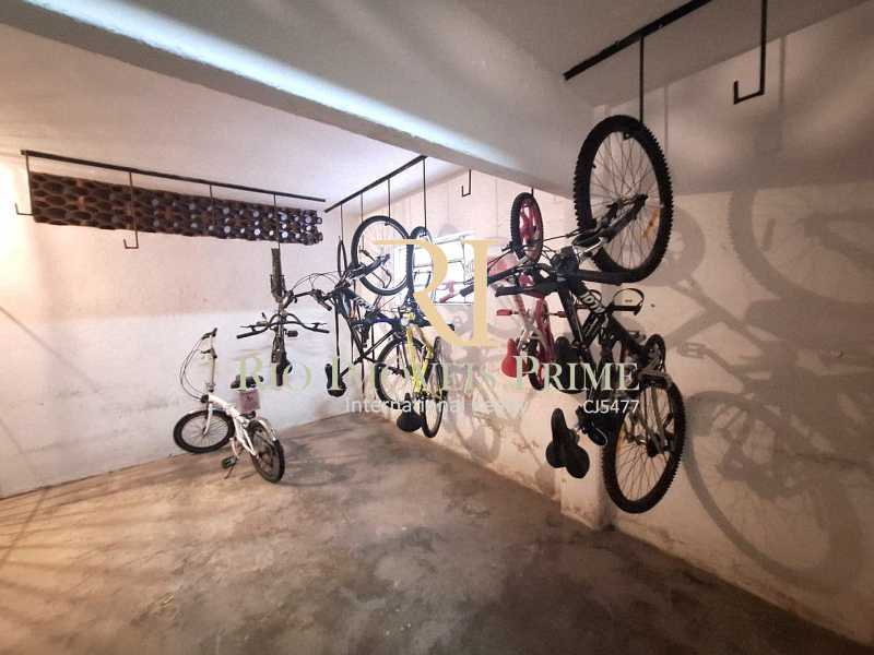 BICICLETÁRIO. - 21