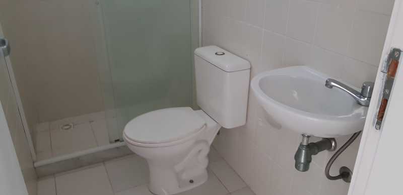 15 - BANHEIRO EMPREGADA - 15