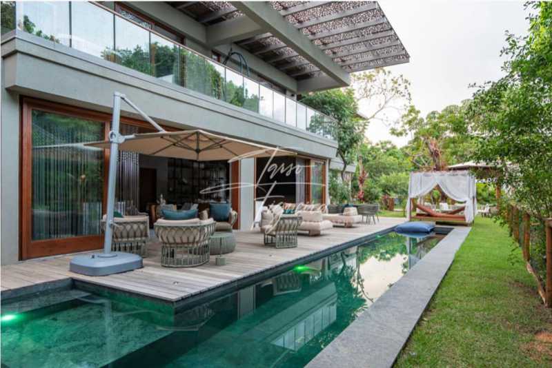 Conheça 1 do imóvel - CASA 4 SUÍTES, MOBILIADA, EM 594M², EM PRAIA DO FORTE - PICN40068 - 1 1 - 1