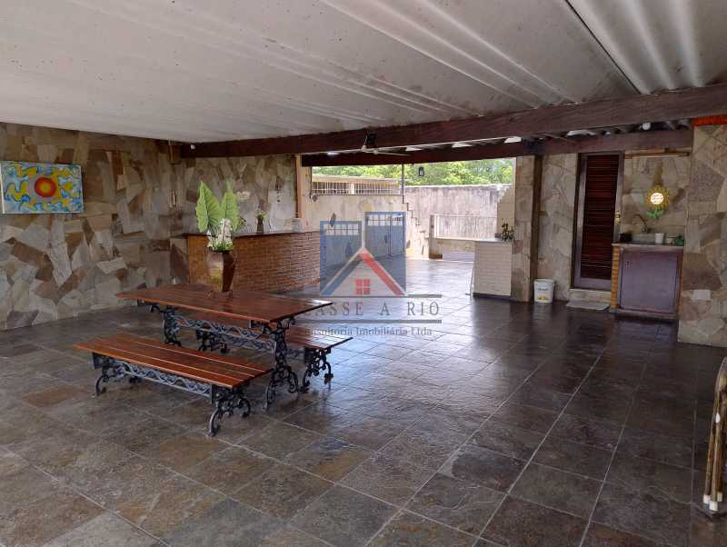 Conheça 24 do imóvel - CASA 4 QUARTOS TANQUE - FRCV40003 - 25 24 - 25