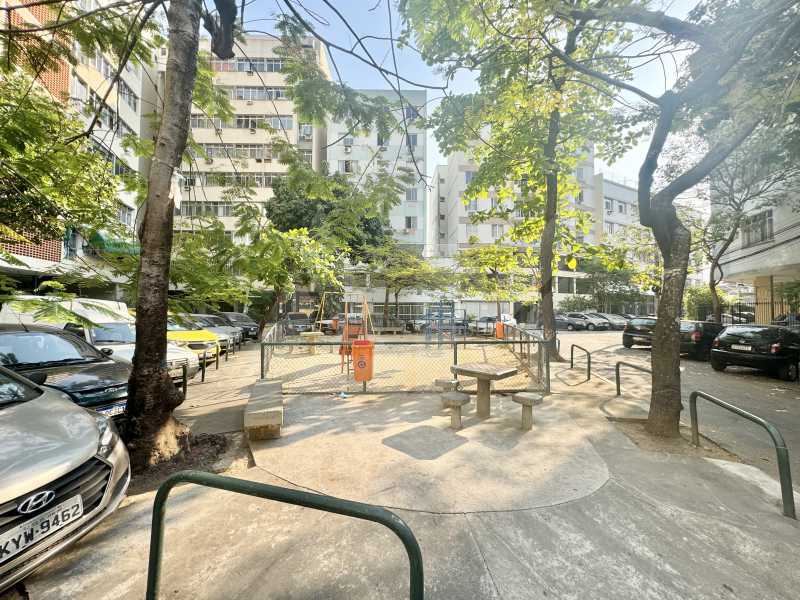 Praça - 24