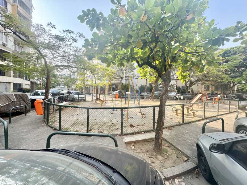 Praça - 25